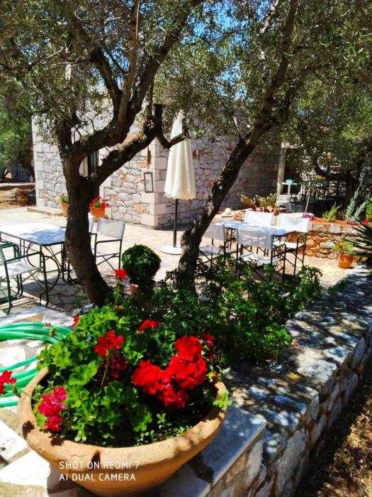 Charouda stone tower xenonas