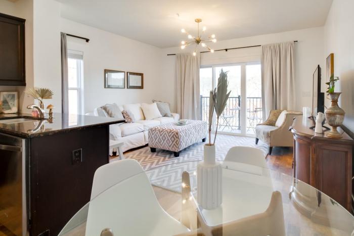 Walkable Lynchburg Condo w Private Balcony