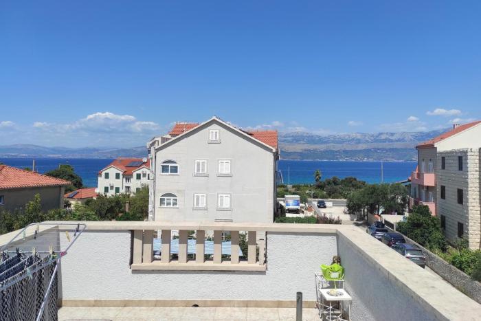 Apartments with parking space Supetar, Brac - 5627
