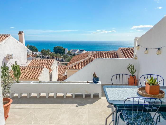 Newly renovated apartment in Nerja with huge pool