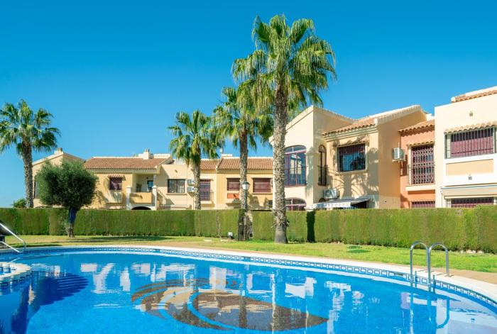 Club Salino Hideaway-Your Peaceful Retreat with Pool in Torrevieja