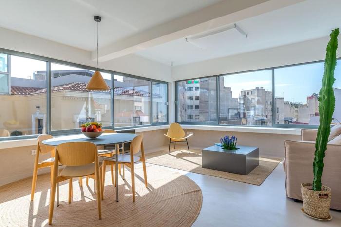 The HostMaster Lighthouse Effect