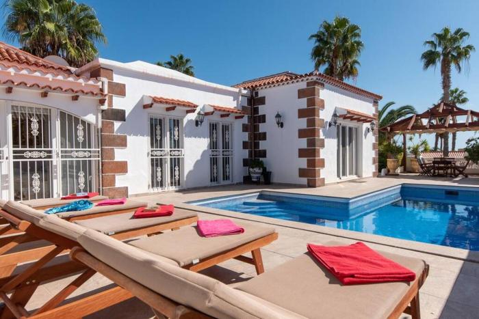 Villa Maya. Attractive Modern 4 Bedroom Villa