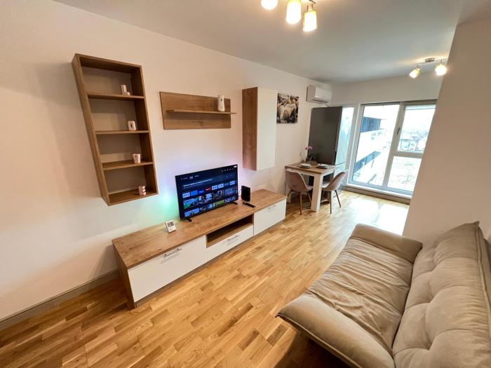 Airport FlyHub Chic Apartment