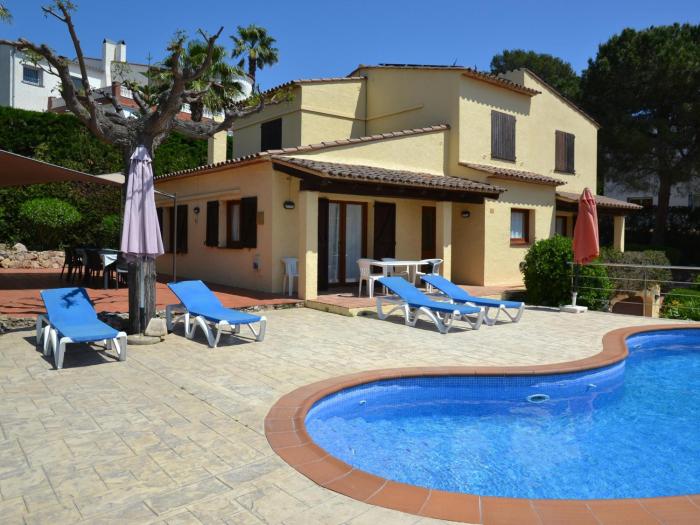 Villa de 5 dormitorios con piscina privada en LEstartit - ES-323-69