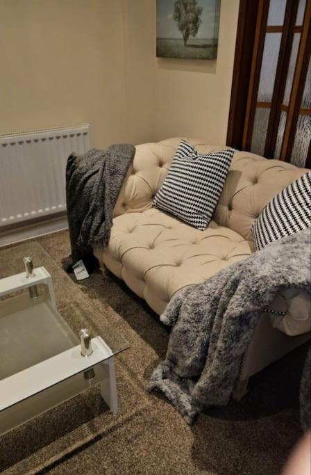 JAH Lodge 2 4BED SERVICE APARTMENT BRIST-OL LOW COST WEEKLY MONTHLY STAYS FOR GROUPS CONTRACTORS STUDENTS FAMILY STAYS