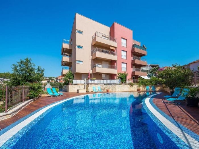 Apartments with a swimming pool Okrug Gornji, Ciovo - 22587