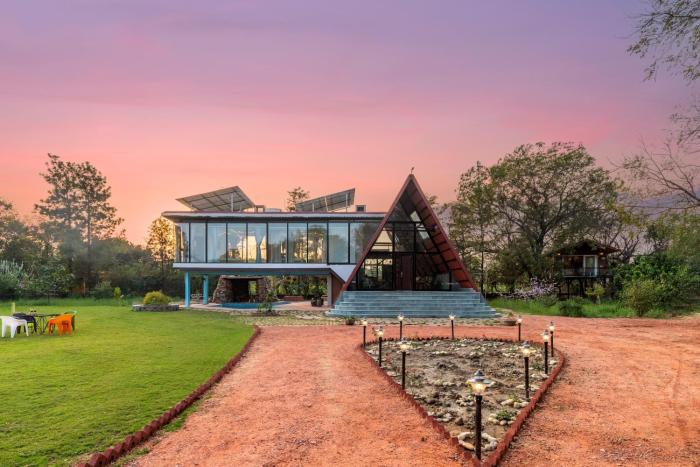 ELIVAAS 3 BHK with Treehouse & Pvt Pool - Handas Gateway