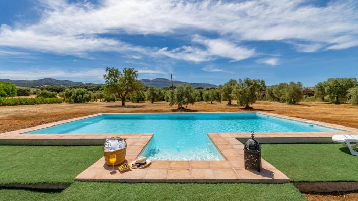 Finca Los Arcos - Heredad de los Capuchinos Ronda by Ruralidays