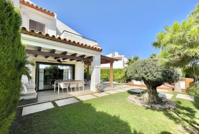 PRIVATE HOUSE with ZEN GARDEN and COMMUNITY POOL