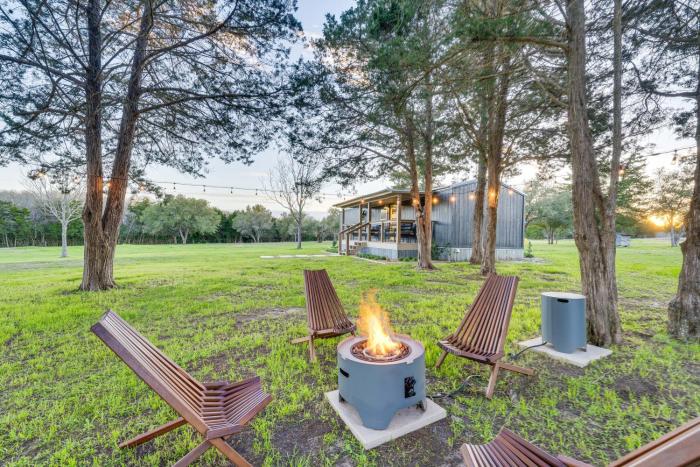 Near Majek Vineyard: Private Schulenburg Cabin