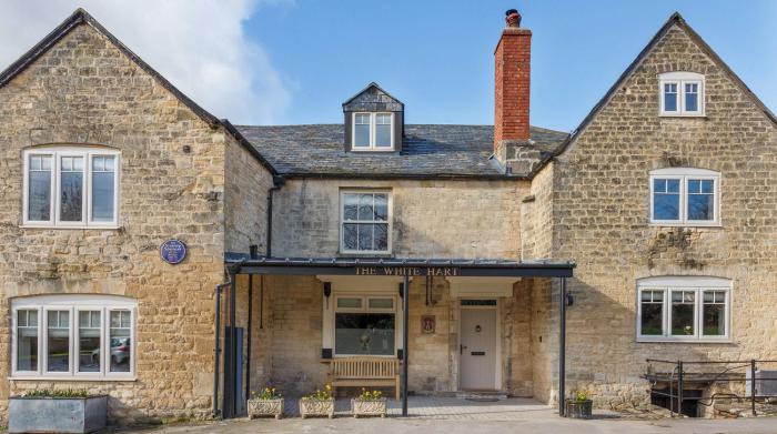 The White Hart - A large village house perfect for family & friends