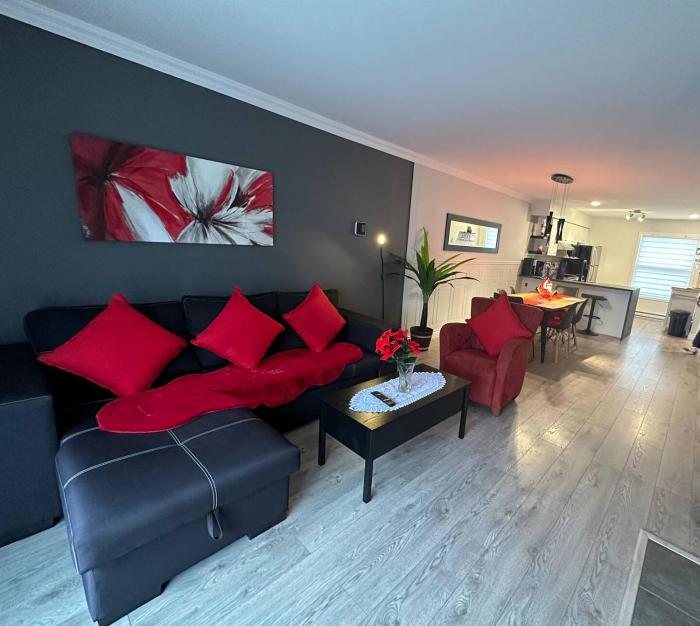 Condo Phoenix prés du Lac Memphrémagog.