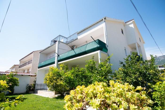 Apartments by the sea Kastel Kambelovac, Kastela - 22444