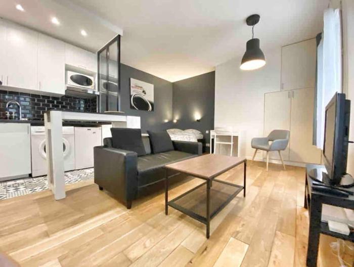 CHARMING FLAT IN MONTMARTRE