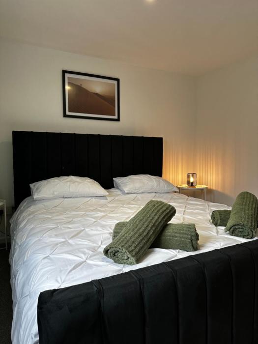 Entire Apartment super king bed close to Town Centre