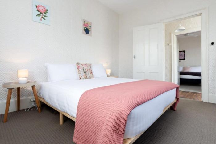 CharmingCity Stay with parking & wifi