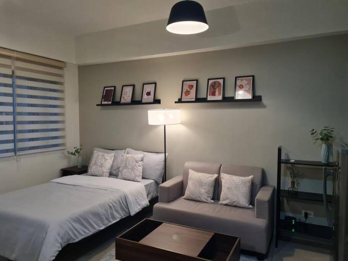 Cute Studio Unit w Big Windows - B Morgan T1