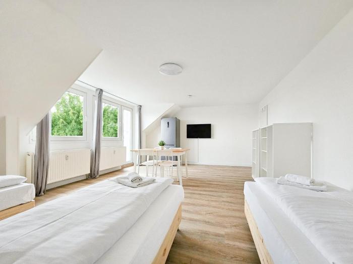Tolstov Apartments - Monteurwohnungen - 3 Schlafzimmer - Küche - Balkon - Waschmaschine - 25 Min zur Messe DUS