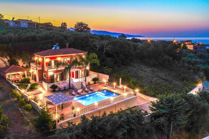 Iro Royal Villa by PosarelliVillas