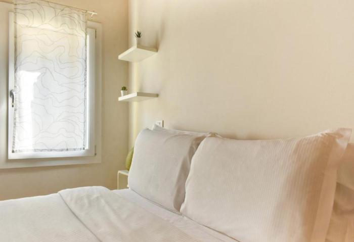 Welc-ōM Golden Apartment