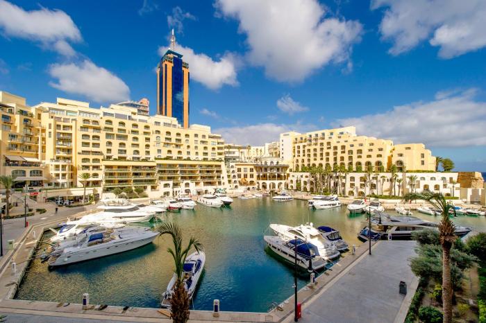 St. Julians Portomaso Marina Antique Apartment