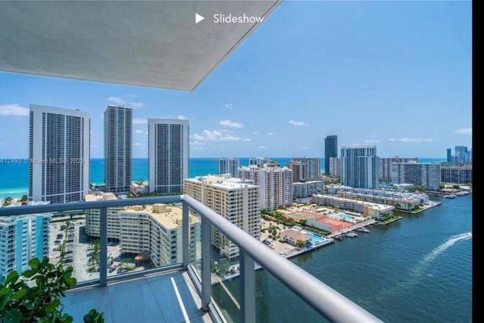 Apartment 3B3B Stunning view of the intercostal