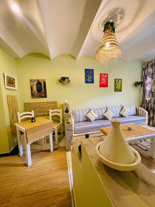 Charming Getaway in Casablanca Maroc, Cozy Home with Thoughtful Amenities