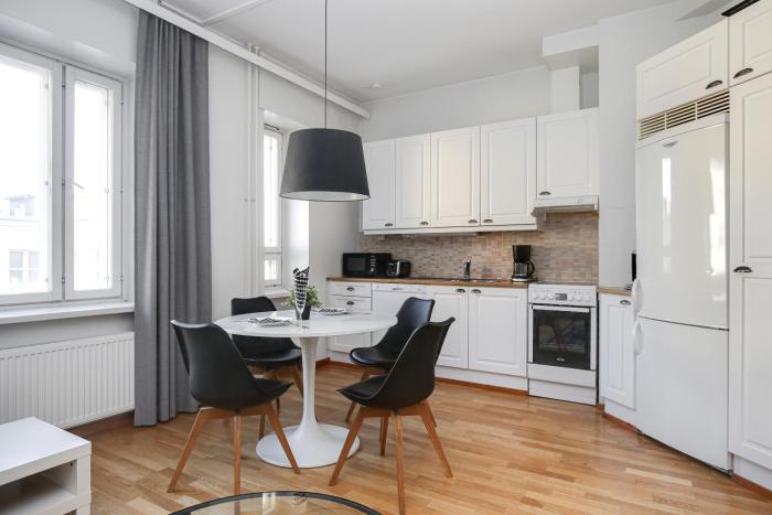 Kotimaailma Apartments Kamppi - 2BR in the city center with key code