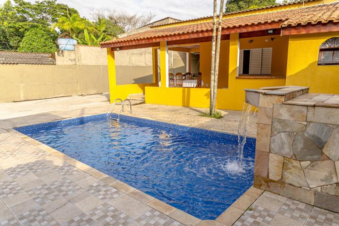 Casa c Wi-Fi, piscina e churrasqueira em Itanhaem