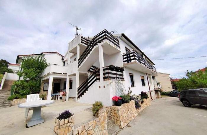 Apartments with parking space Rab - 22497