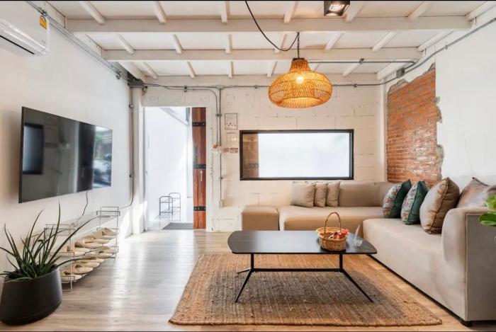 3BR House in Thapae l NightBazaar