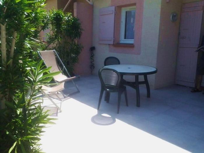 Villa 3 Pièces Climatisée, 5 Pers., à 800m de la Plage avec Jardin et Parking Sécurisé - FR-1-776-77