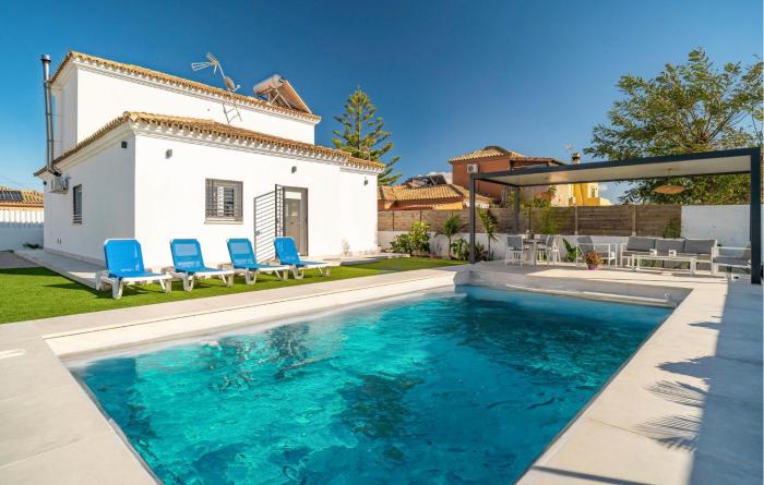 Gorgeous Home In Chiclana De La Fronter