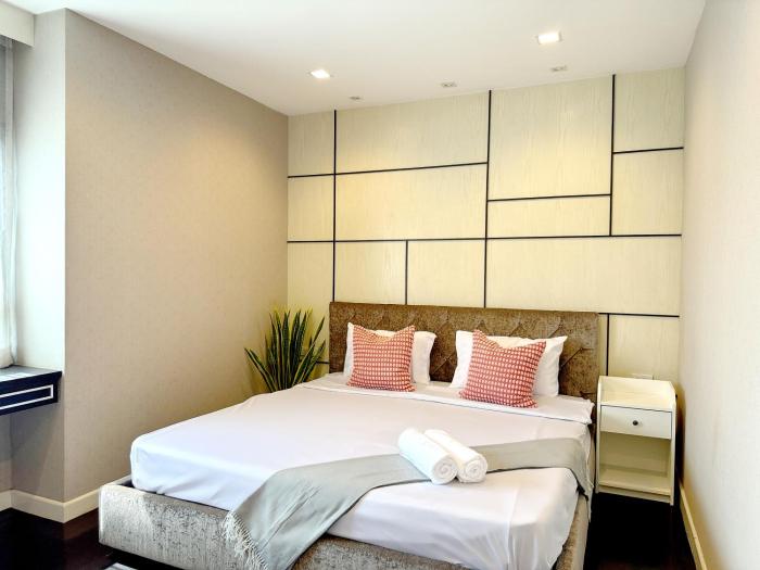 Center Bangkok Suite next to Platinum mall