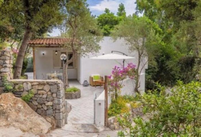 ISCHIA FORIO CASA villa, la Grille du Coq 3 il prezzo della villa è riferito allintero alloggio con il limite delle persone previste n 6