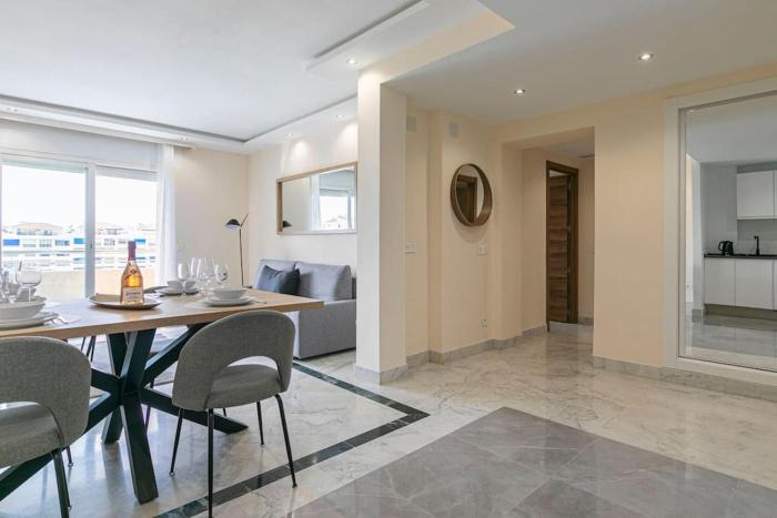 Spacious and luxurious apartment in Puerto Banus