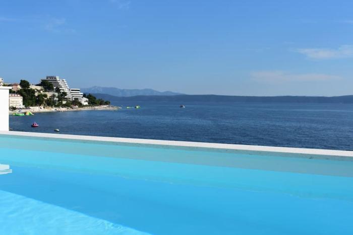 Villa Mel I - Luxury Waterfront Villa Downtown with Pool!