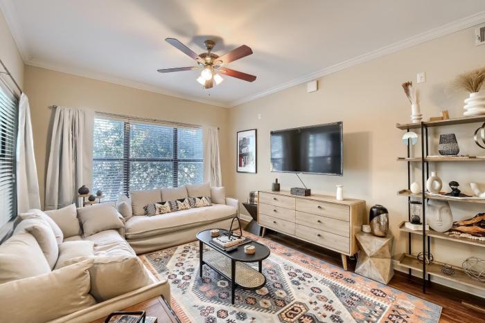 Austin 4BR Townhome + Walk to West Campus