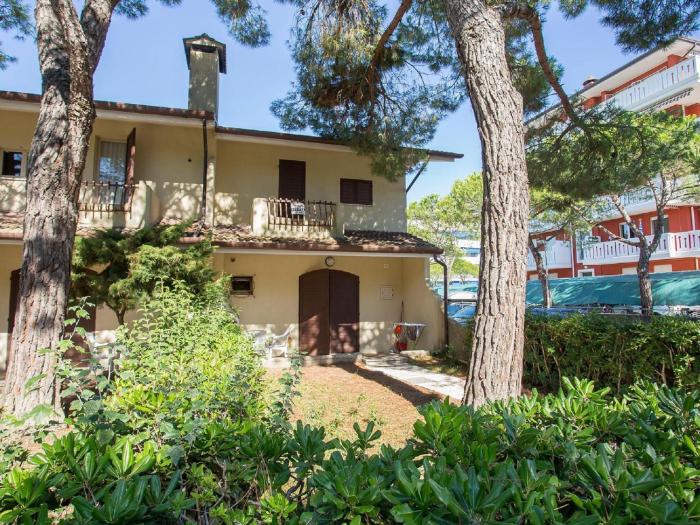 Nice villa in Caorle with balcony