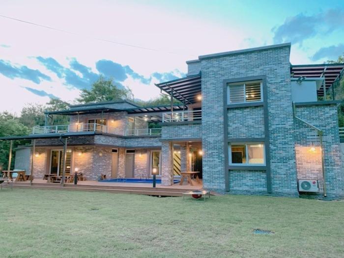 Hwacheon Yeoungwoong-ine Pension