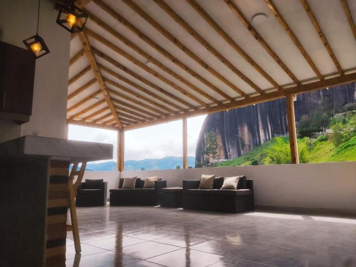 Cómoda casa con espectacular vista a la piedra y embalse