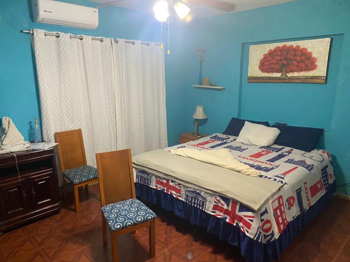 Habitación a media cuadra de la playa.