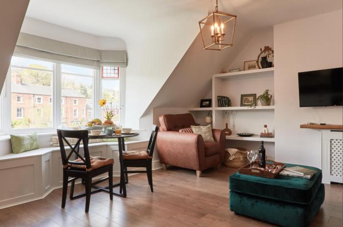 Top floor 1BR apartment central Matlock
