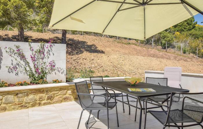 Cozy Apartment In Ogliastro Marina