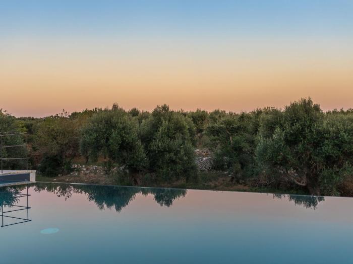Trullo in Cisternino with Infinity Pool
