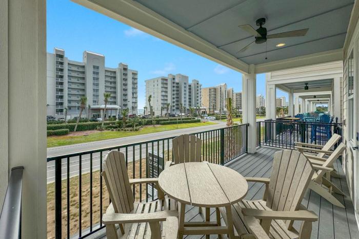 New Listing! Luxury Home, Sleeps 10 w Shared Pool