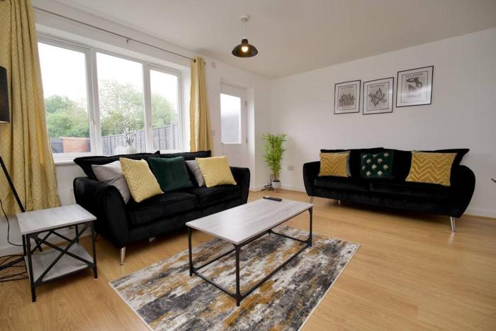 Highleys Nest - Fully Furnished Gem, Free Private Parking, Sky TV & Netflix