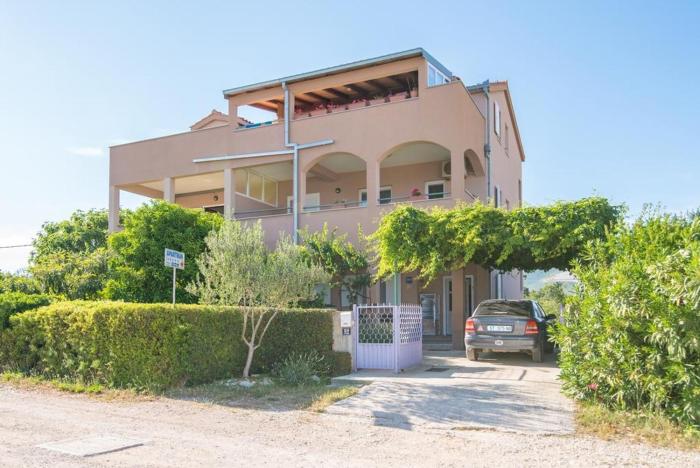 Apartments with parking space Kastel Stafilic, Kastela - 22665