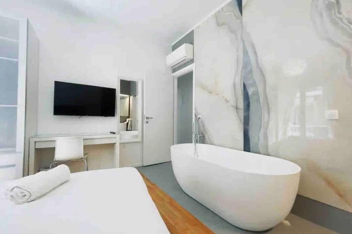 130m Luxury apartment in the heart of Athens